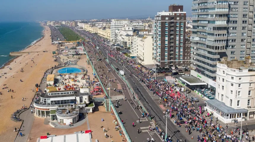 image of brighton marathon route, by the seaside 