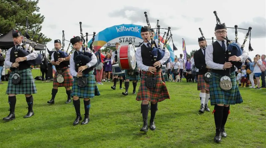 bagpipers in front of start line with walkers behind