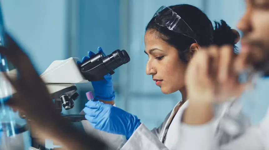 Two people in a laboratory